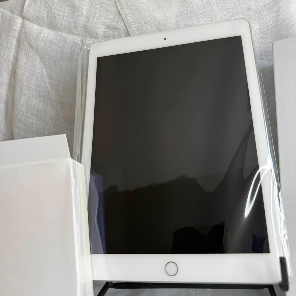 Apple iPad Air 2 16GB Silver, Unlocked, Certified Factory Refurbished and new